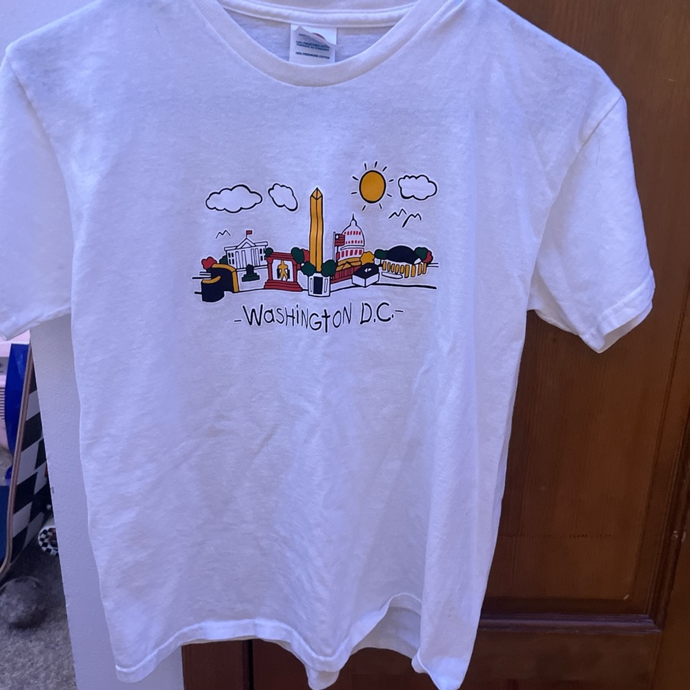 cute white Washington DC shirt (not bandy Melville)